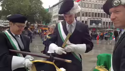 Fronleichnam 2012 - K&ouml;lner bereiten sich auf Prozession vor 12 (DR)