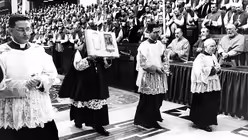 Das Evangeliar, das vor jeder Sitzung feierlich inthronisiert wird (KNA)