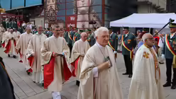 Unter den Gästen: Bischof Wilmer / © Oliver Kelch (DR)