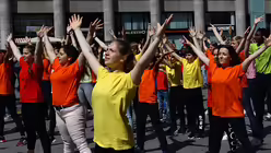 Die Arme &ouml;ffnen sich Richtung K&ouml;lner Dom.  / &copy; Melanie Trimborn (DR)