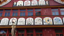 die Löwen-Drogerie, erste bemalte Fassade von 1931 / © Stefan Quilitz