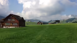 Wandern über Wiesen / © Stefan Quilitz