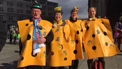 Diese K&auml;sest&uuml;cke laufen &uuml;ber die Domplatte.  / &copy; Melanie Trimborn (DR)