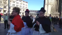 Ankunft Kardinal Meisner (dpa)