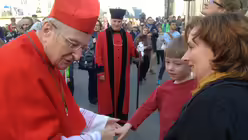 Ankunft Kardinal Meisner (dpa)