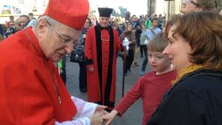 Ankunft Kardinal Meisner (dpa)