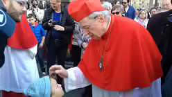 Ankunft Kardinal Meisner (dpa)