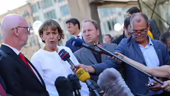 Polizeipräsident Uwe Jacob (vl) Oberbürgermeisterin Henriette Reker und Msgr. Robert Kleine / © Melanie Trimborn (DR)