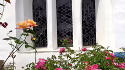 Im Garten der Propsteikirche / &copy; St.Q.