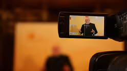 Kardinal Marx bei der Pressekonferenz / © Frank Gritschak (DR)