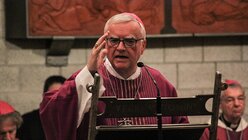 Erzbischof Heiner Koch predigt / © Alex Foxius (DR)