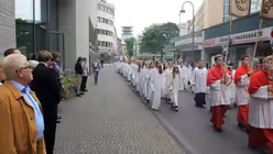 Prozession und Statio an der Minoritenkirche (DR)
