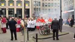 Prozession und Statio an der Minoritenkirche (DR)