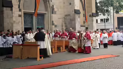 Prozession und Statio an der Minoritenkirche (DR)