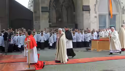 Prozession und Statio an der Minoritenkirche (DR)