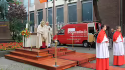 Prozession und Statio an der Minoritenkirche (DR)