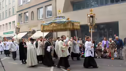 Prozession und Statio an der Minoritenkirche (DR)