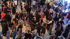 Immer in Bewegung sind die meisten der Gäste im Erzbischöflichen Berufskolleg. / © Tomasetti (DR)