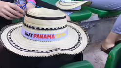 Immer dabei: der Weltjugendtagshut / © Katharina Geiger (DR)