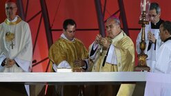 Erzbischof Orani Tempesta hielt den Eröffnungsgottesdienst (dpa)