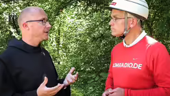 Ingo Br&uuml;ggenj&uuml;rgen mit Pater Maximilian (DR)