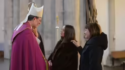 Jedem Taufbewerber steht ein pers&ouml;nlicher Begleiter zur Seite. / &copy; Beatrice Tomasetti (DR)