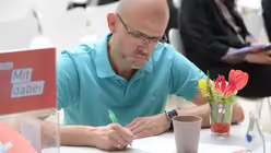 Jeder Teilnehmer hat am Ende drei Stimmen, um die sehr unterschiedlichen Themen zu gewichten. / &copy; Beatrice Tomasetti (DR)