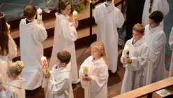 Jedes Kind hat seine Kerze in den w&ouml;chentlichen Koki-Stunden selbst gebastelt. / &copy; Beatrice Tomasetti (DR)