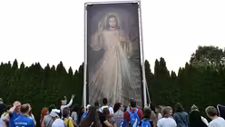 Dieses Jesusbild besteht nur aus Selfies. Es ist ein Mosaik. / © Jacek Bednarczyk (dpa)