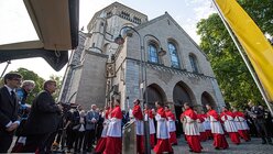Die Prozession begann an der Kirche St. Gereon / © Nikolas Ottersbach (DR)