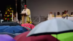 Gegen Regen gewappnet / &copy; Nicolas Ottersbach (DR)