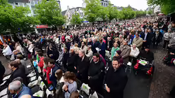 Gottesdienst zur KSI-Er&ouml;ffnung auf dem Marktplatz in Siegburg / &copy; Nicolas Ottersbach (DR)