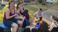 Jugendliche WJT-Pilger aus Köln bei der Kathedrale San José / © Katharina Geiger (DR)