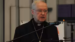 Kardinal Cordes spricht ein Gru&szlig;wort / &copy; Beatrice Tomasetti (DR)