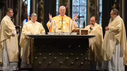 Gerhard Ludwig Kardinal M&uuml;ller mit Weihbischof Kawa (Ukraine), Erzbischof Hranic (Kroatien) und Bischof Aguirre Munoz (Zentrafrikanische Rep.) und Pater Hermann-Josef Hupka / &copy; Beatrice Tomasetti (DR)