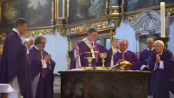 Kardinal Woelki bei der Eucharistiefeier / &copy; Beatrice Tomasetti (DR)