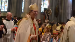 Kardinal Woelki beim Einzug in den Dom / © Beatrice Tomasetti (DR)