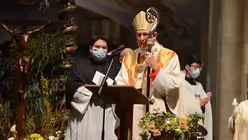 Kardinal Woelki in der Osternacht / &copy; Beatrice Tomasetti (DR)