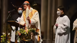 Kardinal Woelki in der Osternacht / &copy; Beatrice Tomasetti (DR)