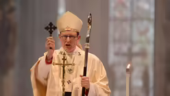 Kardinal Woelki erteilt den apostolischen Segen / &copy; Tomasetti (DR)