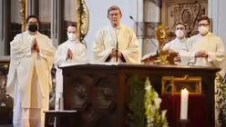 Kardinal Woelki mit Subregens Tobias Hopmann, Spiritual Dr. Axel Hammes und Subregens Pawel Milerski. / &copy; Beatrice Tomasetti (DR)