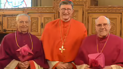 Kardinal Woelki mit Pr&auml;lat Erich L&auml;ufer und Weihbischof em. Klaus Dick / &copy; Beatrice Tomasetti (DR)