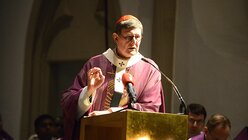 Kardinal Woelki  predigt über den 40-tägigen Weg des Fastens, der auf das Osterfest zuläuft. / © Tomasetti (DR)