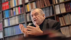 Kardinal Lehmann und seine rund 120.000 B&uuml;cher / &copy; Fredrik von Erichsen (dpa)