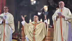 Kardinal Lehmann mit Nuntius Eterovic (l) und Kardinal Marx (r) (dpa)