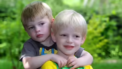 Kinder haben grundsätzlich ein Bedürfnis nach Nähe. / © Beatrice Tomasetti (DR)