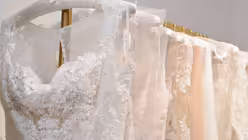 Kleider aus Spitze liegen seit Jahren im Trend. / © Beatrice Tomasetti (DR)