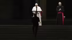 Kreuzweg mit Papst Franziskus auf dem Petersplatz / © Alessandra Tarantino (dpa)