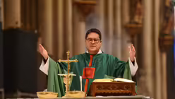 Letzte Messe am Vierungsaltar: Domvikar Tobias Hopmann / © Beatrice Tomasetti (DR)