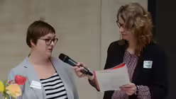 Lisa Brentano spricht &uuml;ber einzelne Themen unter dem Aspekt der Wirksamkeit. / &copy; Beatrice Tomasetti (DR)